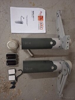 Pohon pro dvoukřídlou bránu