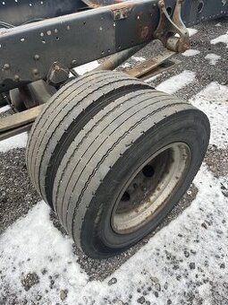 4ks pneumatika s diskem 215/75 R17.5