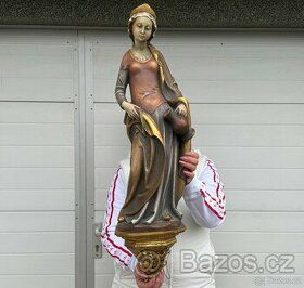 Malovaná velká dřevěná socha svaté Alžběta patronka matek