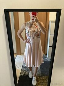 Růžové šaty s výšivkou Orsay, vel. S