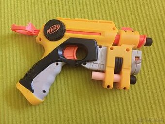 Nerf pistole 3 nábojová s laserem