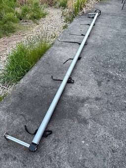 Rolovací naviják na bazénovou plachtu