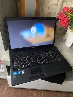 Toshiba satelitní PRO i3-2350M / 17,3 palců