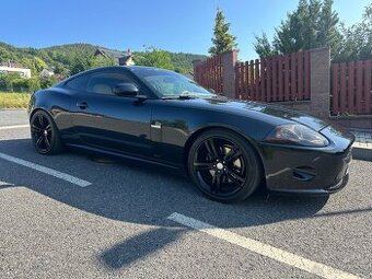 Jaguar XK 4,2 V8 automat / padla / black / slušný stav