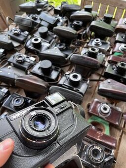 Sbírka starožitných fotoaparátů – Zenit, Smena, Zorki, FE