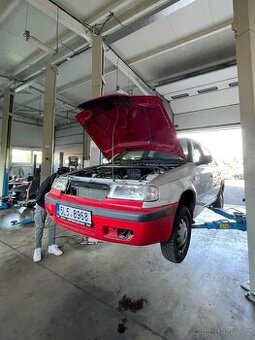 Sháním stříbrnou kapotu a nárazník na Felicii (facelift)