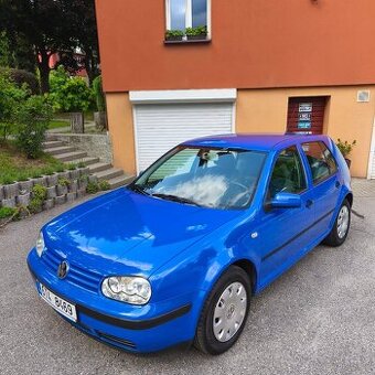 Volkswagen Golf 1.6 benzín, funkční klima, bez koroze