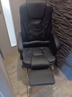 Nové kancelářské křeslo a masážní funkcí