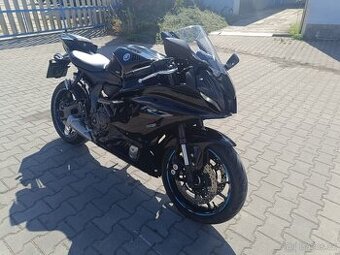 Yamaha YZF 690