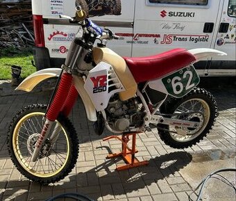 Veterán Yamaha 250 YZ rv 86