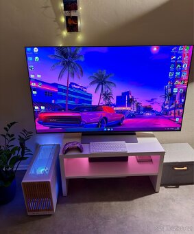 Herní PC v minimalistickém designu/Ryzen 7 9700X/ RX 9070 XT