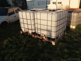 1000 litrová IBC nádrž