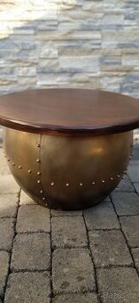 Kulatý industriální konferenční stolek