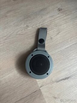 Reproduktor mini s poutkem