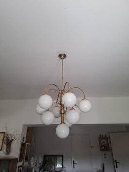 Krásný lustr minulého století