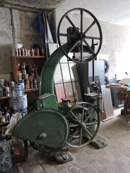 Pásová pila truhlářská