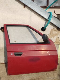 Přední pravé dveře škoda favorit