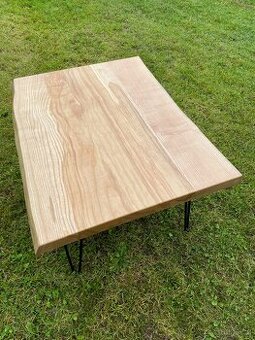 Jasanový konferenční stolek