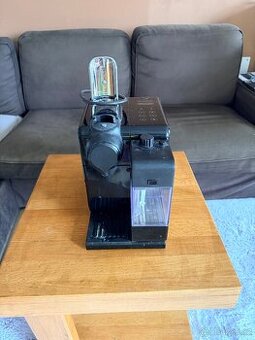 Kávovar Nespresso DeLonghi