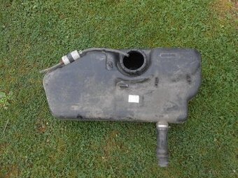 Škoda Felicia 1,3 palivová nádrž