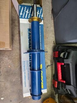 Tlumič Monroe na fiat 131