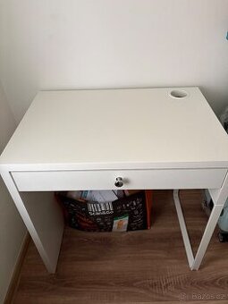 Psací stůl ikea