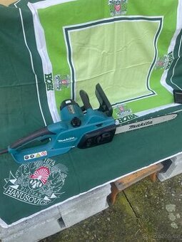 Elektrická řetězová pila Makita UC3541A – plně funkční