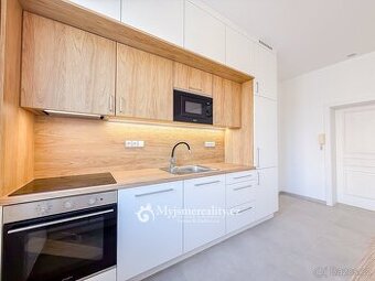 Pronájem zrekonstruovaného bytu s terasou, 3+kk, 95 m², ul. 