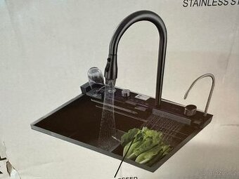 Nerezový kuchyňský dřez (236)