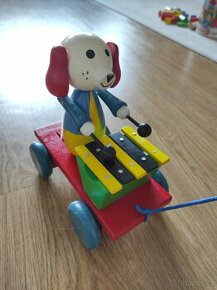 Tahací pes s xylofonem