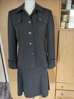Dámský kostým vel. L, zn. Andrea Martiny