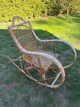 Houpací staré křeslo