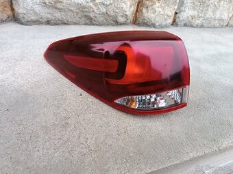Kia Carens - levé zadní světlo