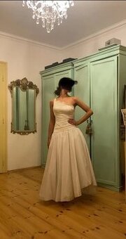 Nové asymetrické svatební plesové romantické šaty z Itálie