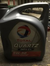 Total Quartz Ineo C1 5W-30+olej filtr Mazda 2.0 a 2.2 MZR CD