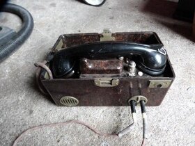 Vojensky telefon.