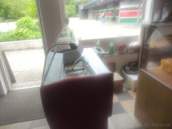 Lednice chladící boxy mrazaky regaly