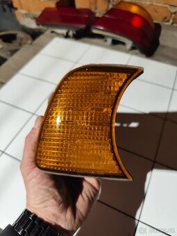 Přední blinkr BMW E34 – pravý