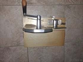 Starožitný kráječ na chleba