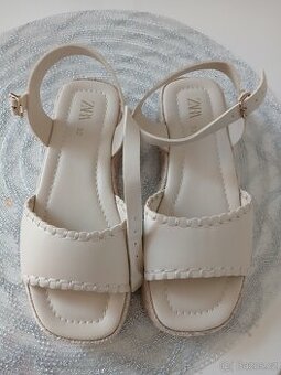 Sandalky nove