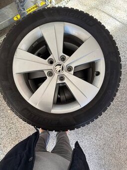 Prodám sadu zimních pneumatik na alu discích ze Škody Superb