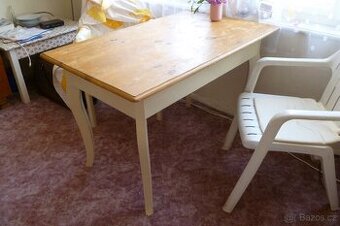Starožitný stůl