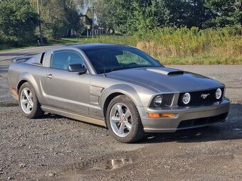 Ford mustang GT 4.6 V8, 2009 panorama, manuál