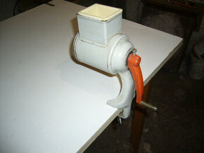 ruční mlýnky na strouhanku