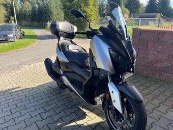 Yamaha x max400