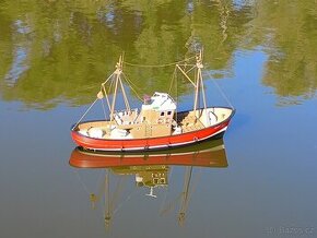 RC model rybářské lodi
