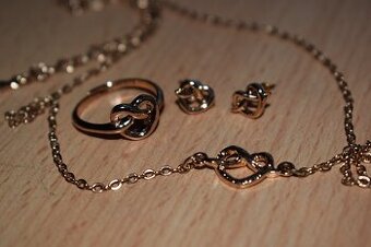 Set náušnice, náhrdelník, prsten srdce