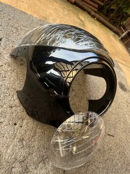 Maska ve stylu RICKMAN/AVON