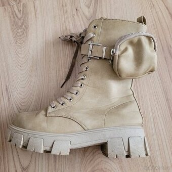 Vysoké boty béžové s kapsou