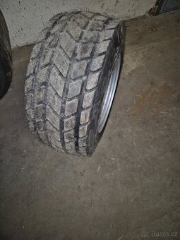 Kompletní kola s šesti dírovými díky 306/60 r 14.5